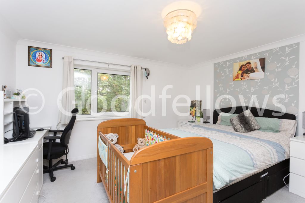 Property photo 3 of 12 21 Southfields Ct-3.