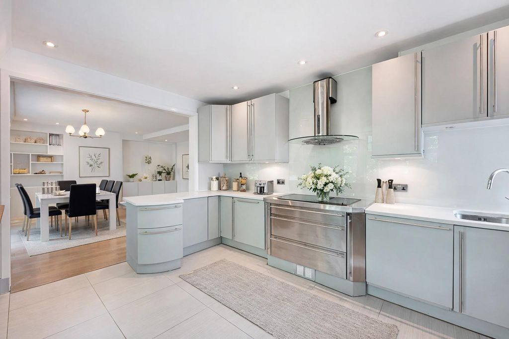 Property photo 3 of 12 New Kitch 2 With Virtual Staging.Jpg