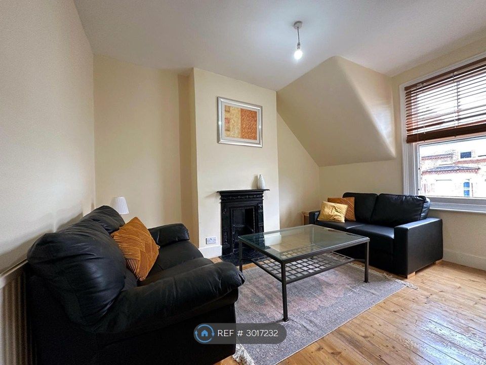 Property photo 1 of 10 Living Room
