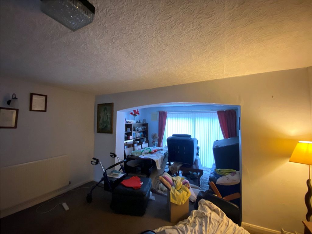 Property photo 3 of 18 Lounge