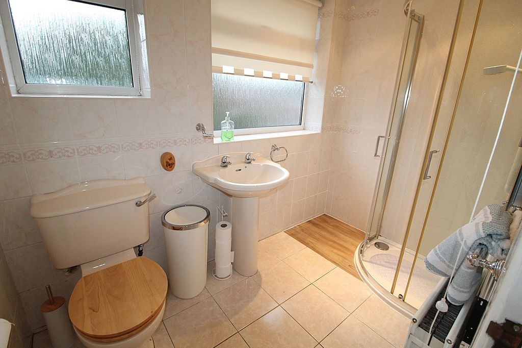 Property photo 3 of 22 Bathroom