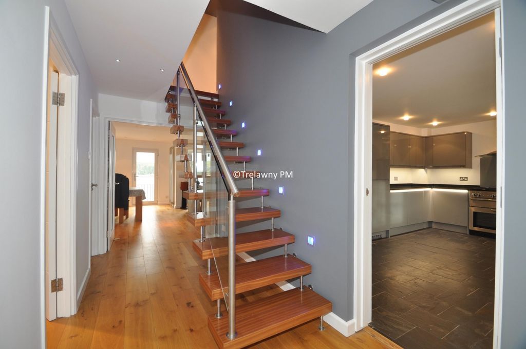 Property photo 2 of 34