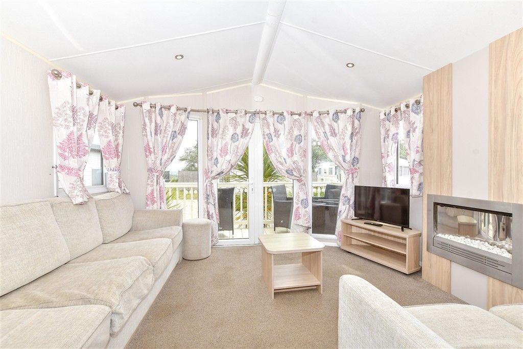 Property photo 3 of 12 Lounge/Kitchen