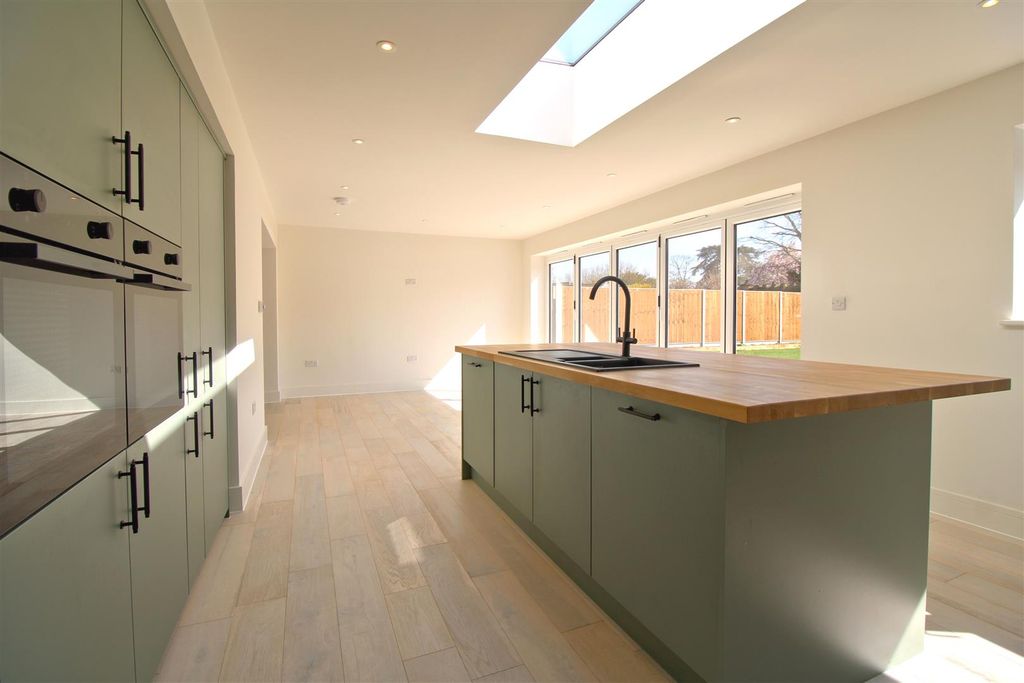 Property photo 2 of 30 Kitchen