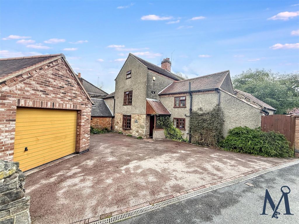 Property photo 1 of 30 Driveway