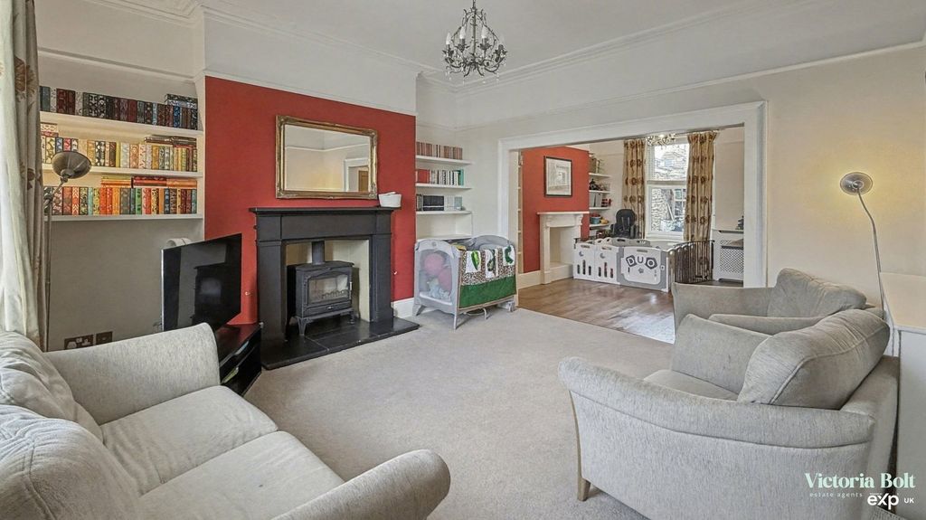 Property photo 3 of 17