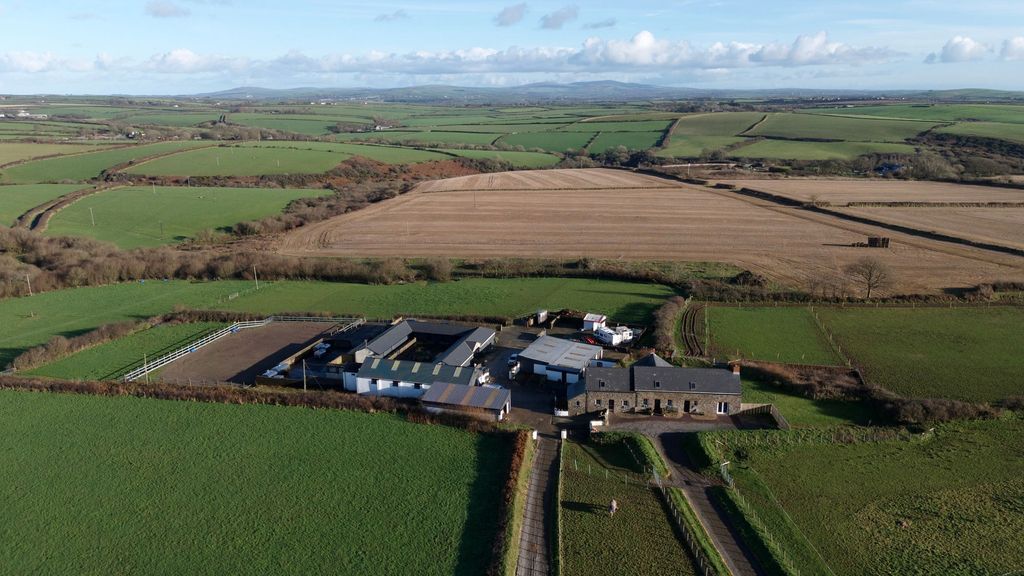 Property photo 1 of 35