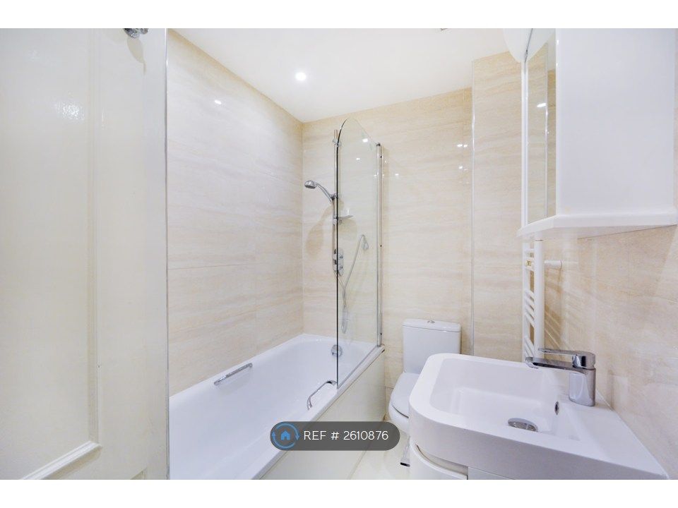 Property photo 3 of 10 Bathroom
