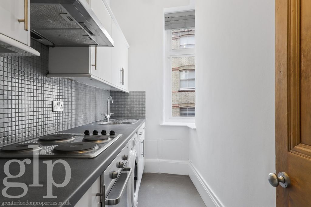 Property photo 2 of 12 988874