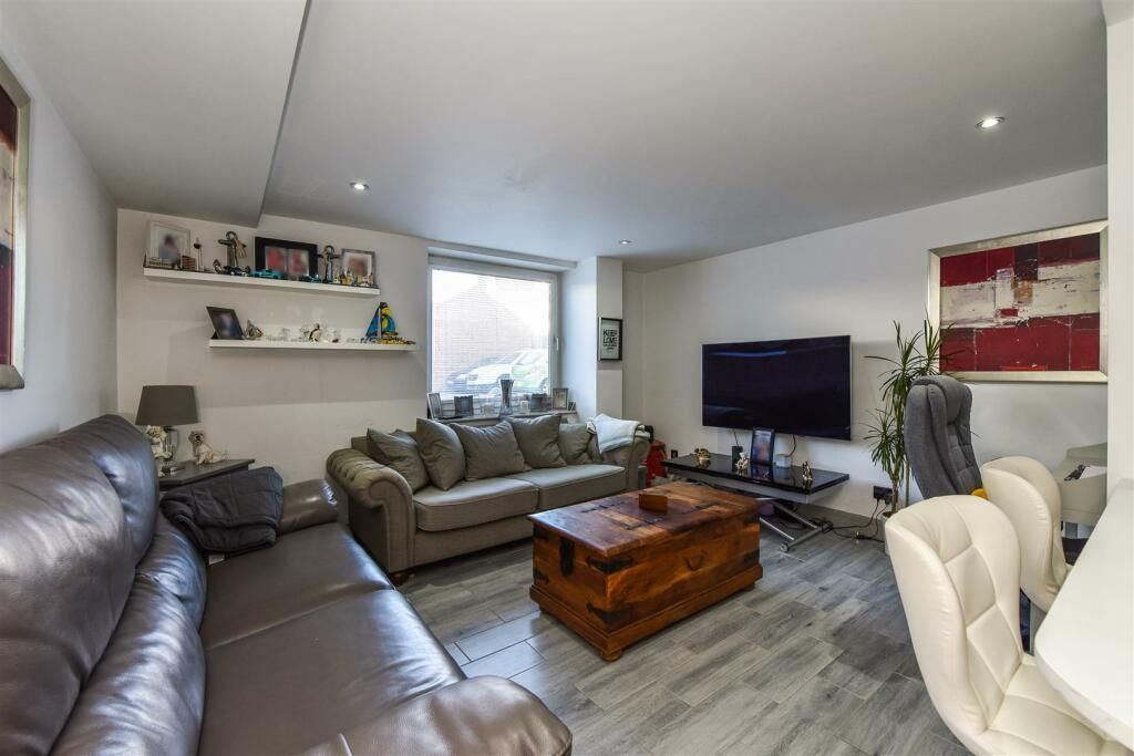 Property photo 3 of 16 Lounge 02.Png
