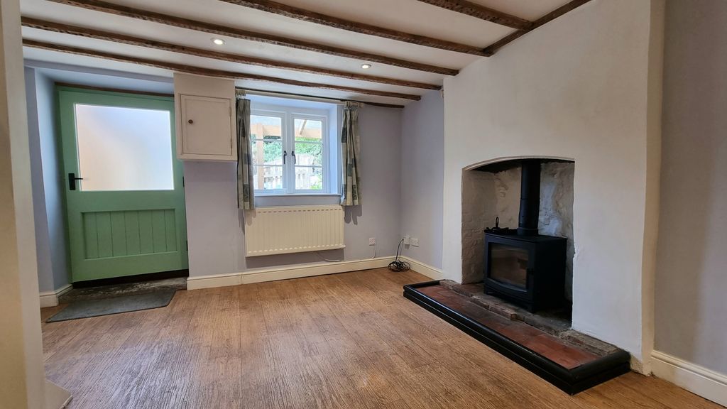 Property photo 2 of 9 Lounge