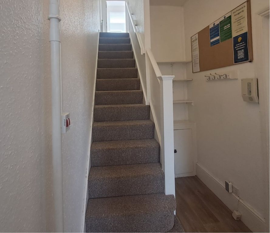 Property photo 3 of 27 Stairs 1