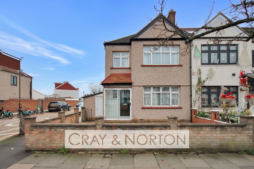 Property photo 1 of 12 Photo 11