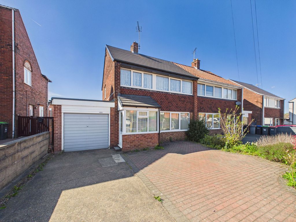 Property photo 1 of 21 Front