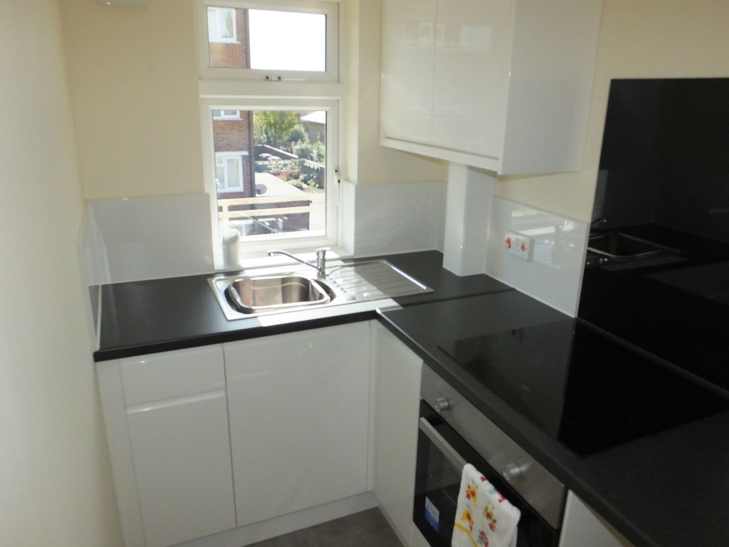 Property photo 2 of 11 Kitchen