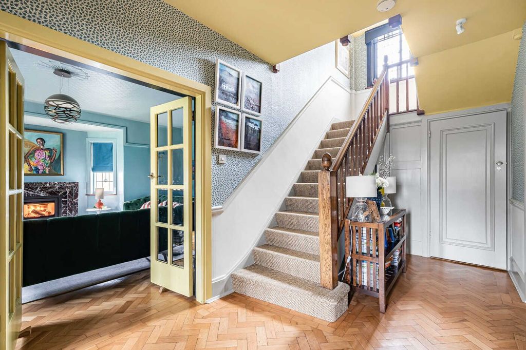 Property photo 2 of 28