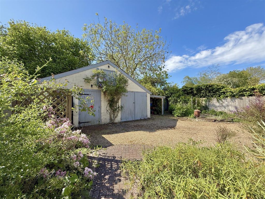 Property photo 2 of 24