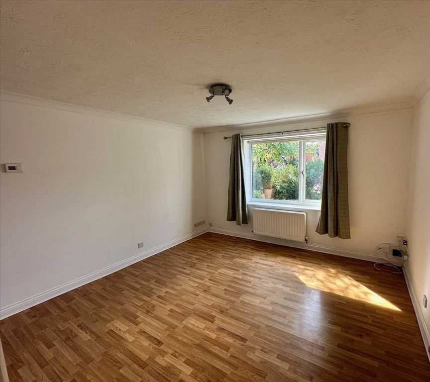 Property photo 2 of 7 Living Room