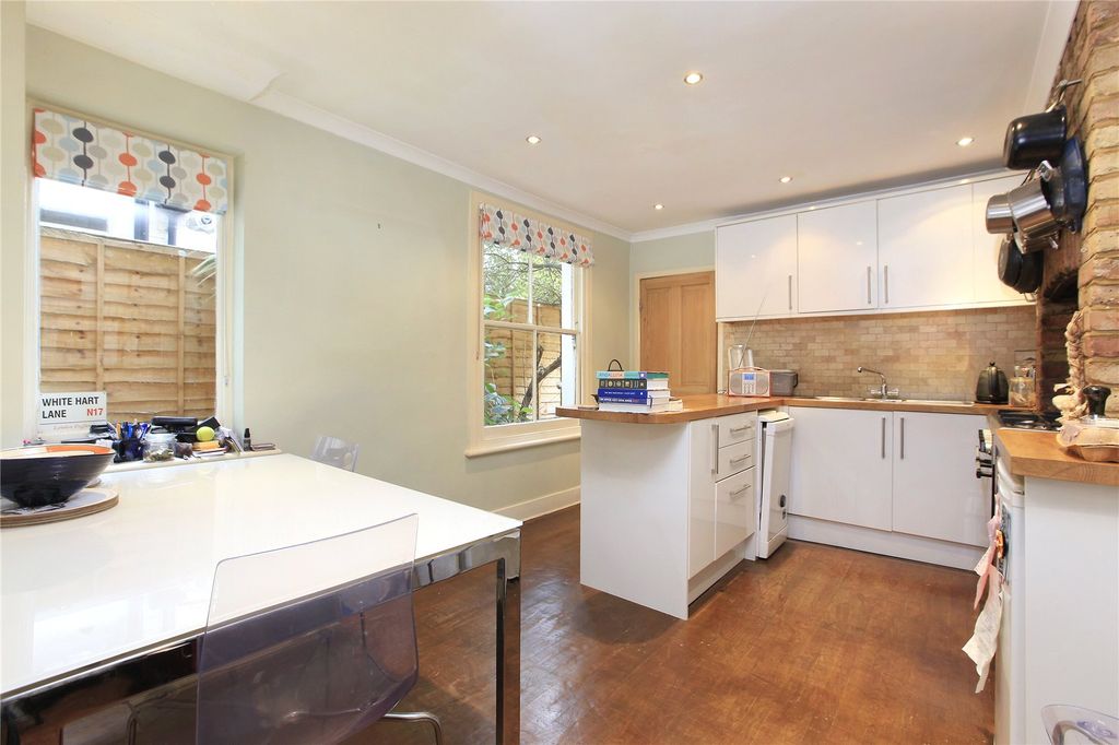 Property photo 3 of 10