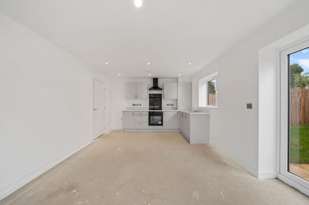 Property photo 2 of 30