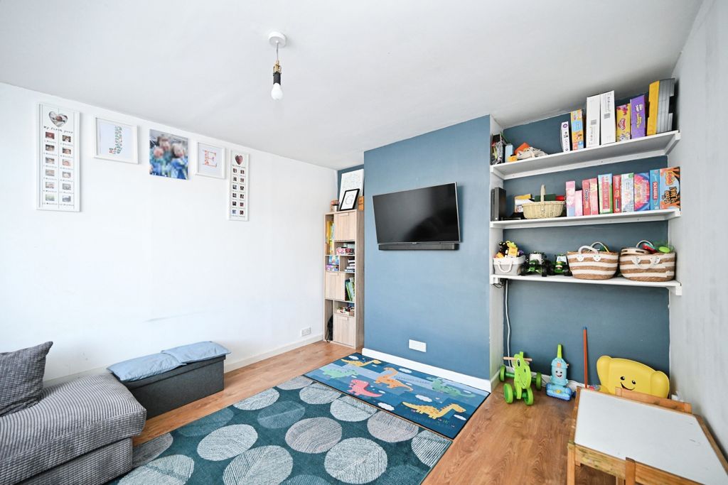 Property photo 3 of 18