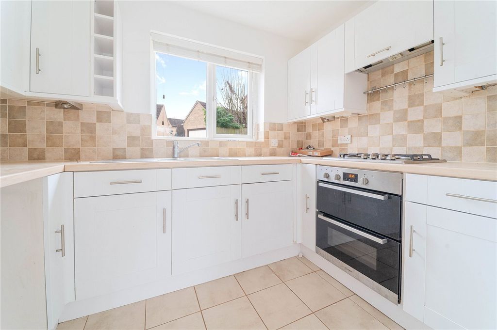 Property photo 2 of 11 Kitchen
