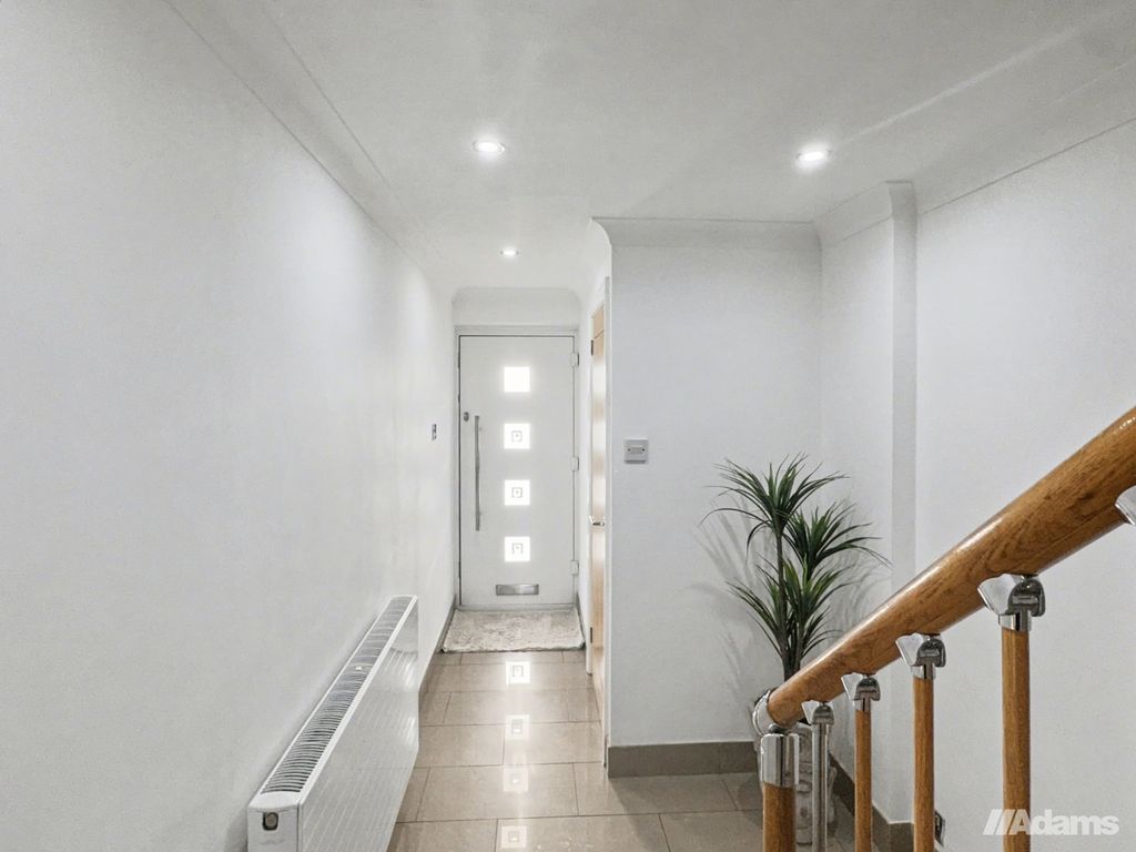 Property photo 3 of 34