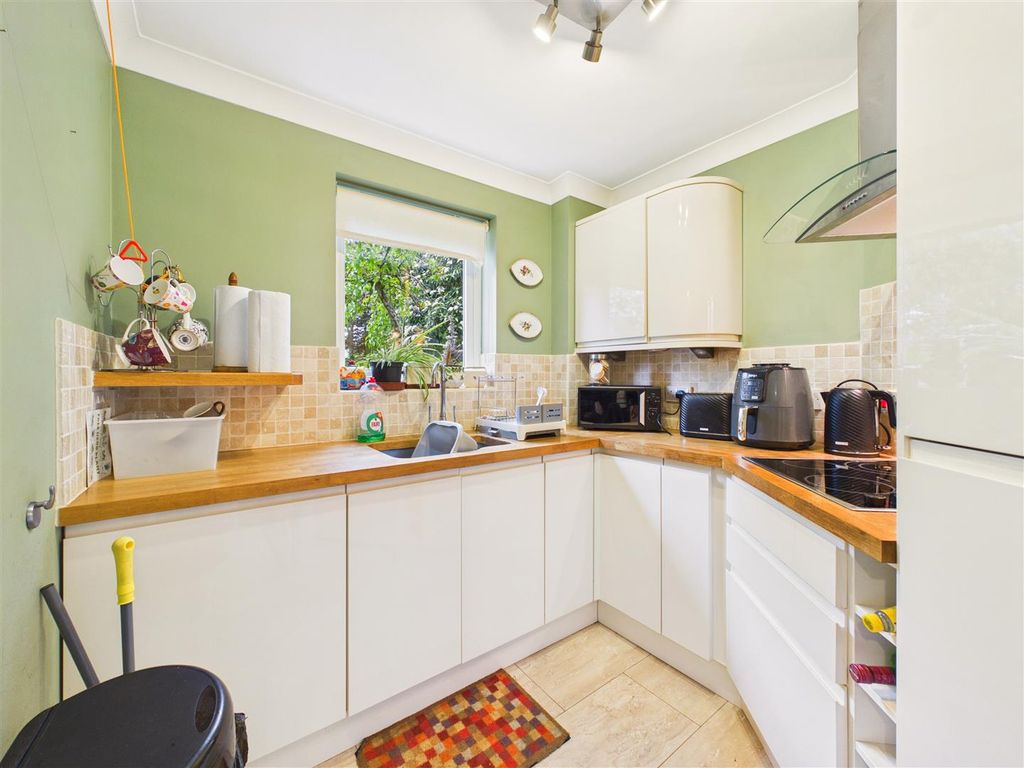 Property photo 3 of 11 Cam05193G0-Pr0150-Still007.Jpg