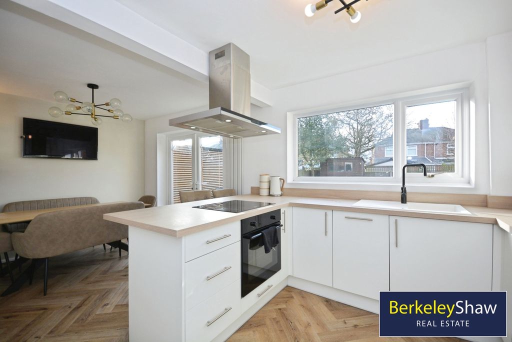 Property photo 2 of 15 Kitchen