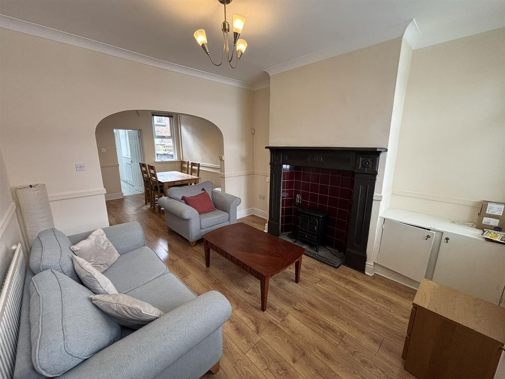 Property photo 2 of 13 Lounge