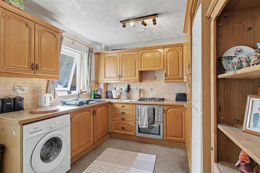 Property photo 2 of 22 Kitchen