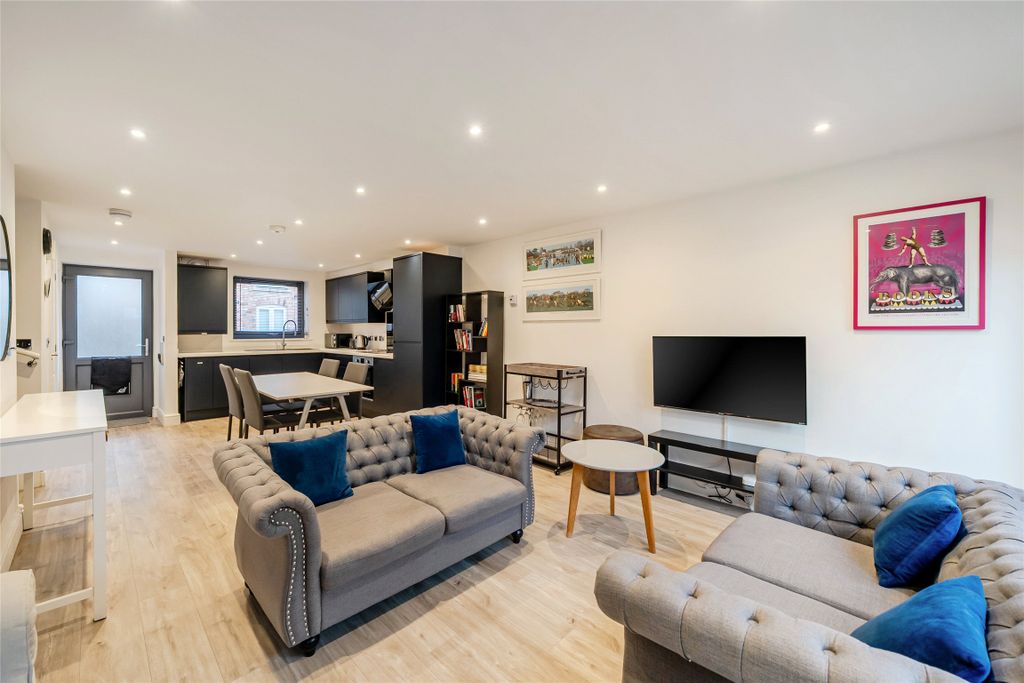 Property photo 3 of 13 Picture No. 36