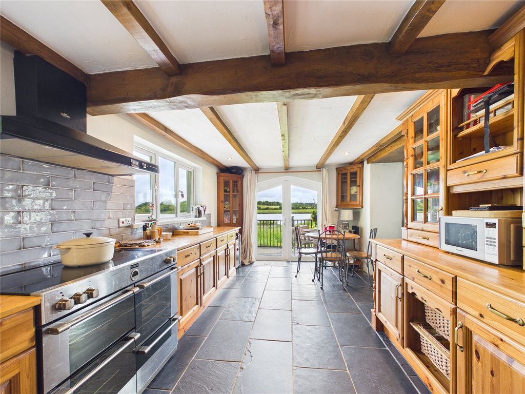 Property photo 2 of 21 Picture No. 33