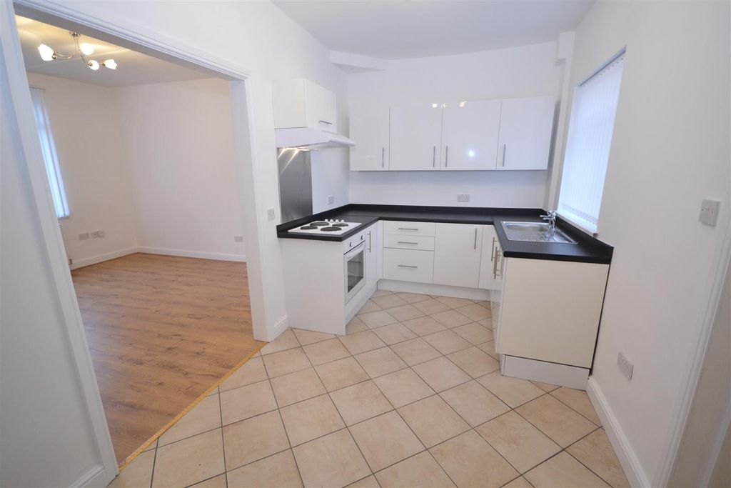 Property photo 1 of 5 Kitchen &amp; Dining Room