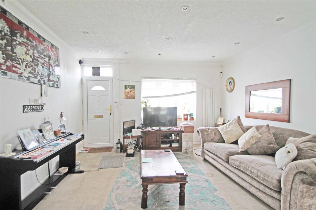 Property photo 2 of 11 Kitchen/Lounge/Diner