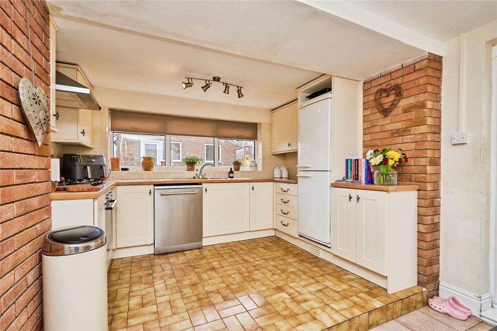 Property photo 2 of 18 Kitchen/Diner