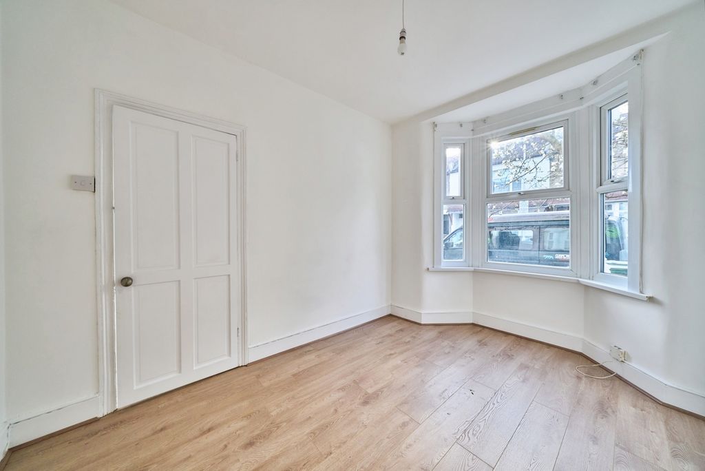 Property photo 3 of 21 Pbox-Img.Jpg