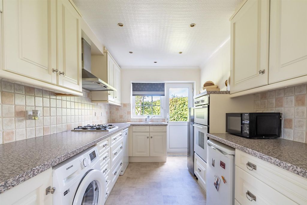Property photo 2 of 17 Kitchen