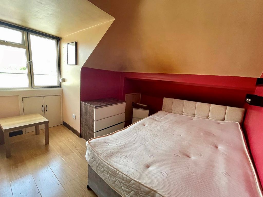 Property photo 1 of 3