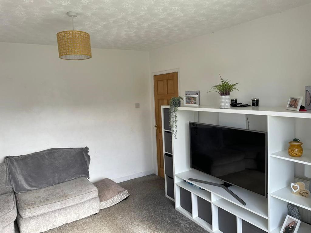 Property photo 3 of 12 Lounge