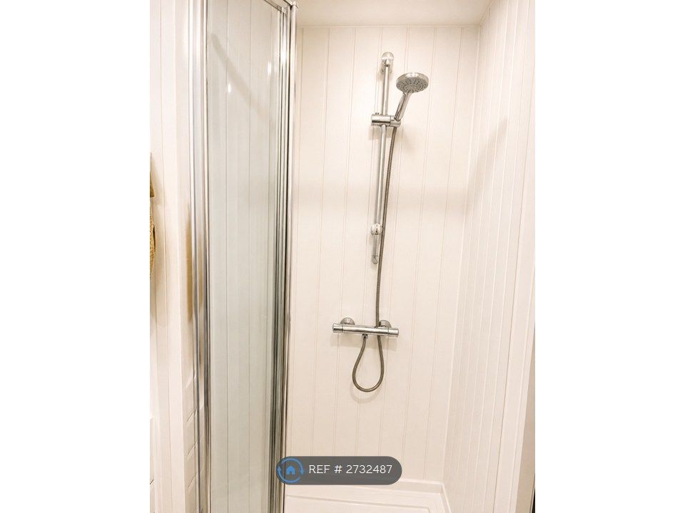 Property photo 2 of 2 Private Bathroom (Studio 1,2,3,4)
