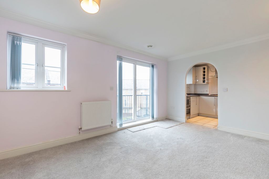 Property photo 2 of 9 Flat 27, Sovereign House-03
