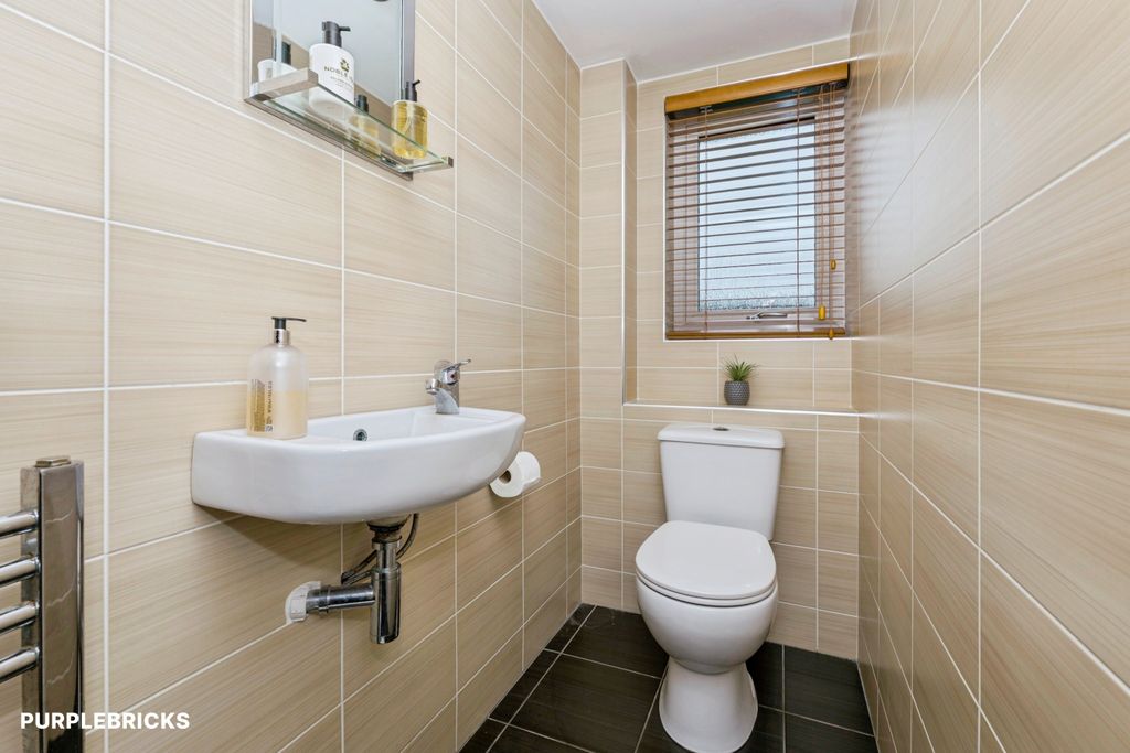 Property photo 3 of 25