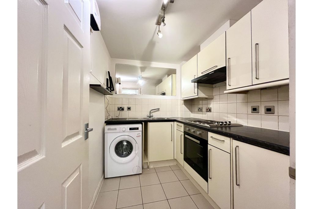 Property photo 2 of 6 Kitchen