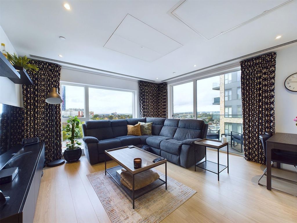 Property photo 3 of 20 Cam02885G0-Pr0223-Still020.Jpg