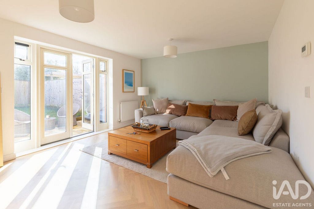 Property photo 2 of 21