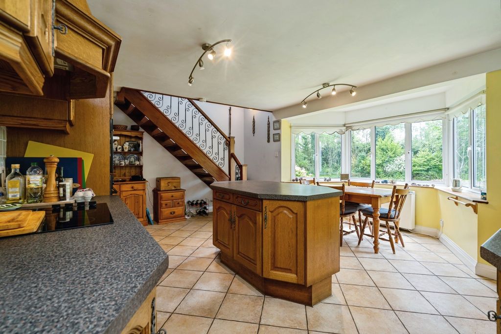Property photo 3 of 33 Pbox-Img.Jpg