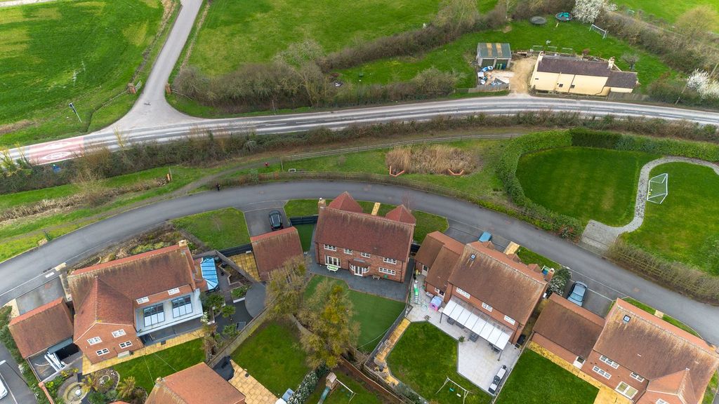 Property photo 2 of 33