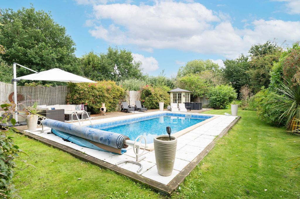 Property photo 2 of 33