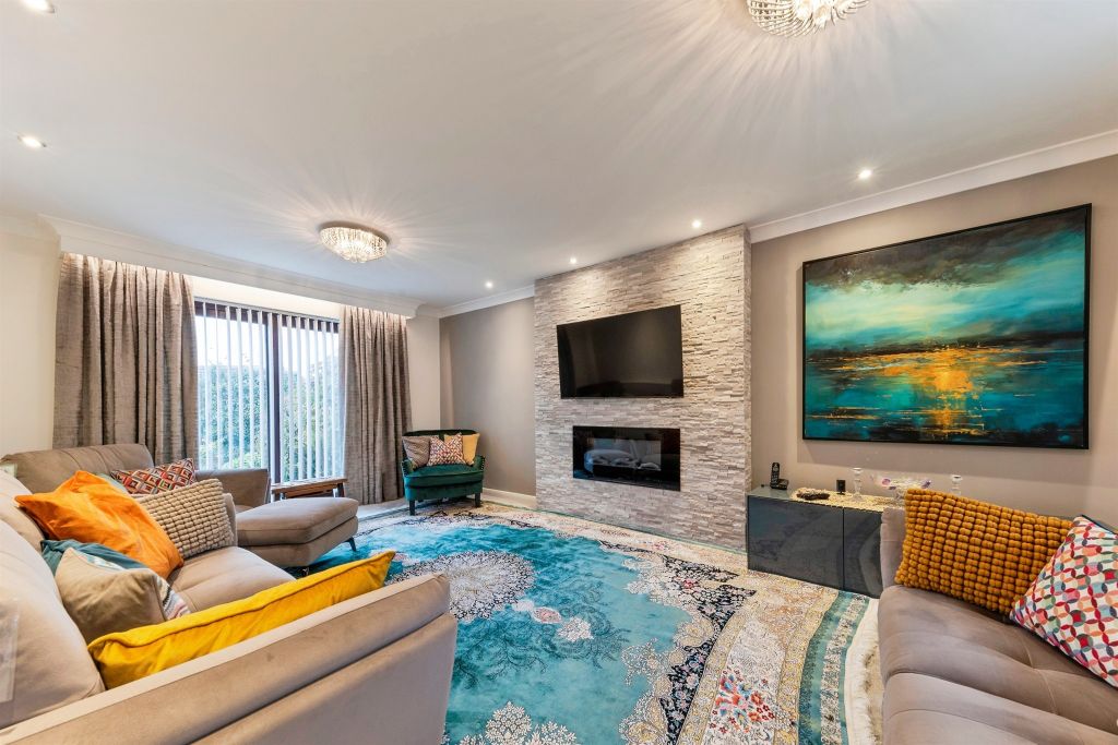 Property photo 2 of 17